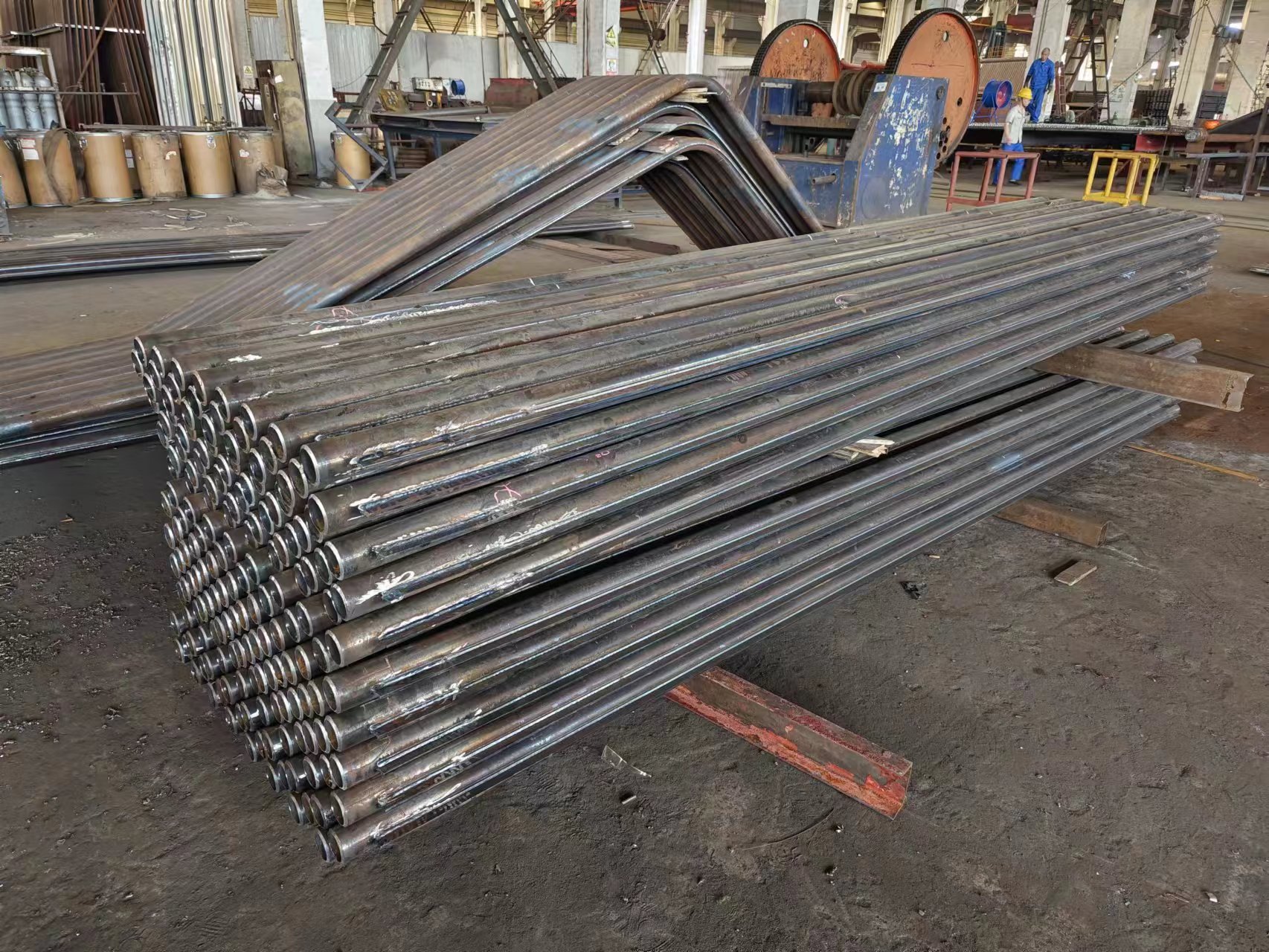 φ60.3×7.5\SA-210C 水冷壁帶鰭片內(nèi)螺紋管，帶鰭片。2）附質(zhì)量證明書，3）品牌：武鍋、東鍋、哈鍋選其一