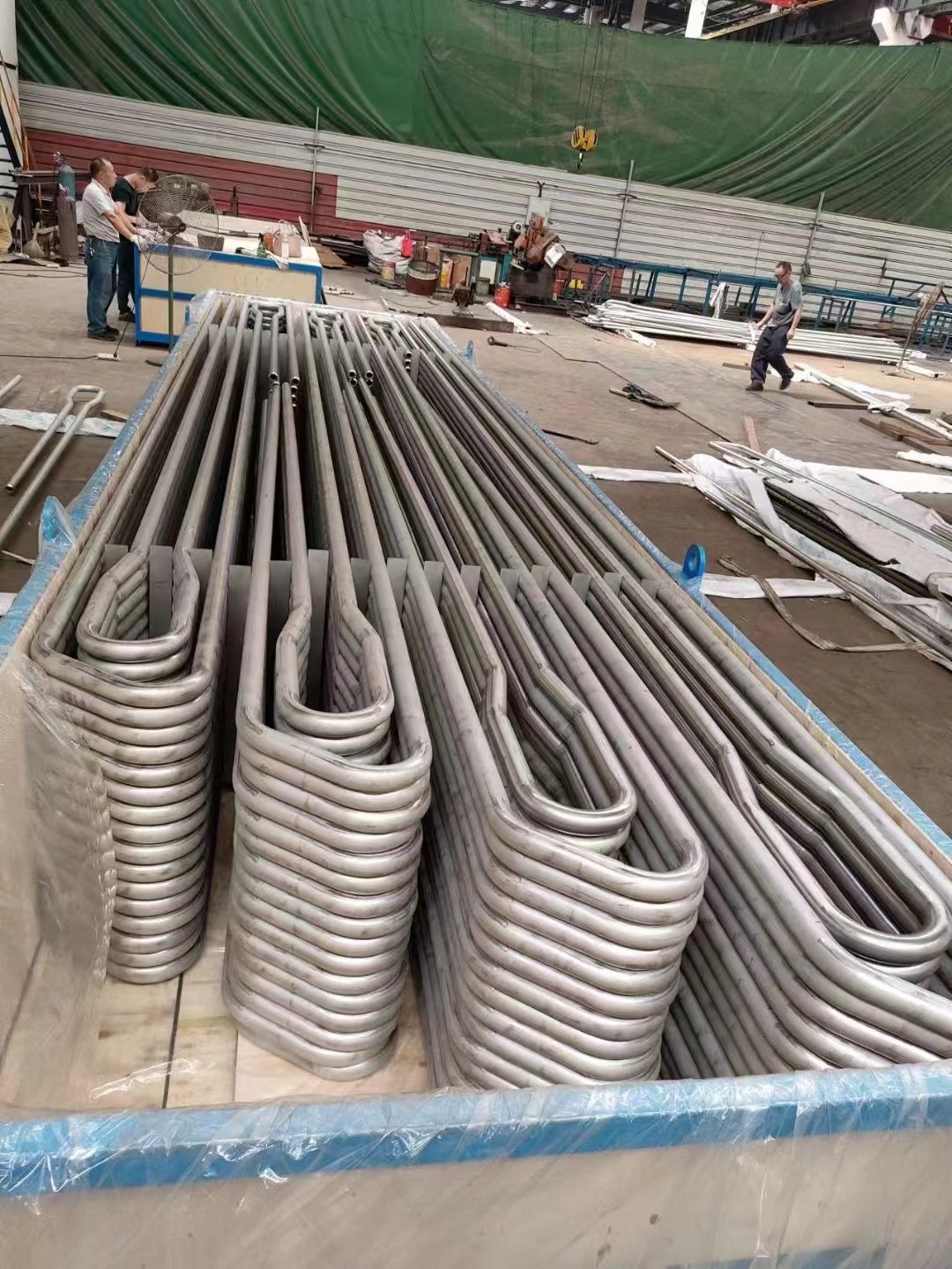 Φ38.1×7.5 SA-213T2 每件9根水冷壁管一排，長12米，管節(jié)距50.8mm,鰭片連接，鰭片為膜式扁鋼厚δ6.4㎜，材料為15CrMo，采用雙面坡口焊接型式